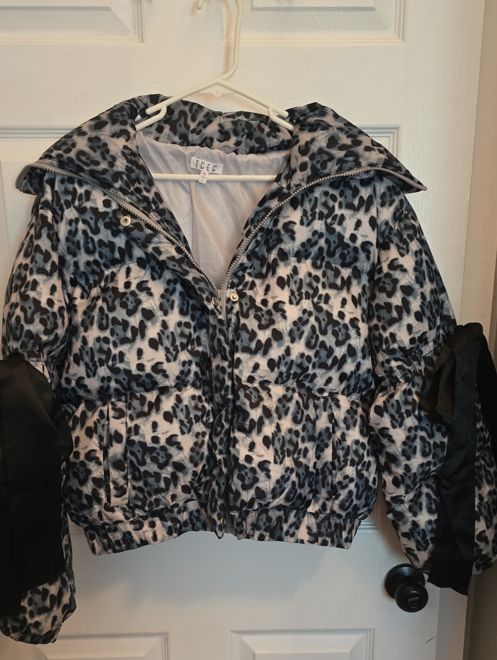 TCEC Black & Gray Leopard Print Puffer Jacket